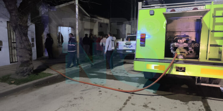 Incendio en una vivienda de Necochea: trabajaron los Bomberos