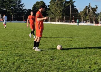 Hoy viví Huracán vs. Villa Díaz Vélez por Multimedios NQ y Nec Radio 98.3