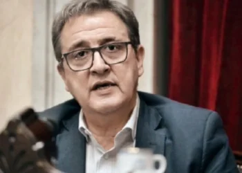 Eduardo Falcone defendió el “Super RIGI”, cuestionó a Axel Kicillof y volvió a pedir la salida de Guillermo Adorni