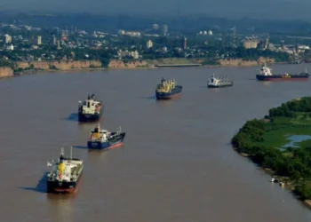 Exsecretario de Medio Ambiente denunció que la licitación de la Hidrovía “está hecha a medida” y advirtió por el impacto en los puertos bonaerenses