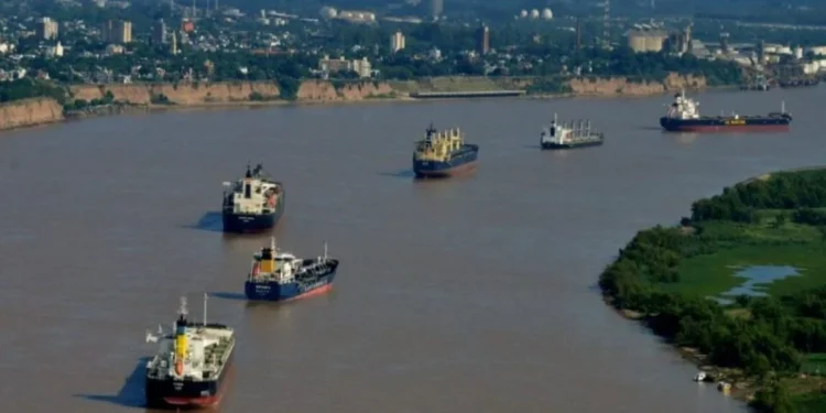 Exsecretario de Medio Ambiente denunció que la licitación de la Hidrovía “está hecha a medida” y advirtió por el impacto en los puertos bonaerenses
