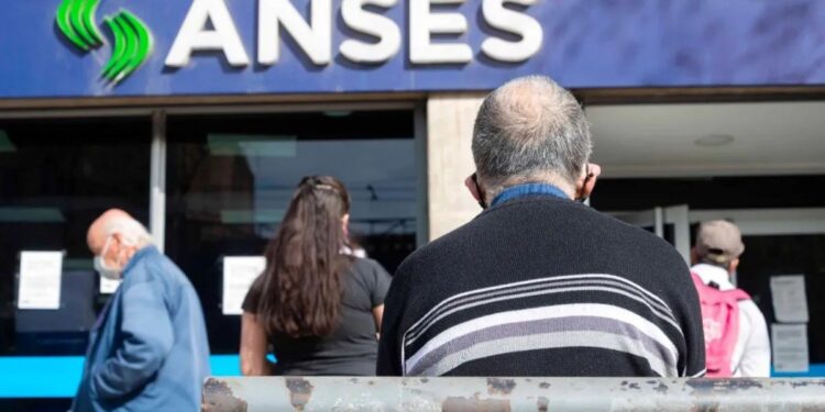 El Gobierno confirmó aumento y bono para jubilados: cuánto se cobra en julio