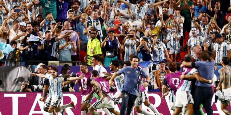Argentina sufrió, venció 3-1 a Suiza en el alargue y jugará ante Inglaterra en semifinales