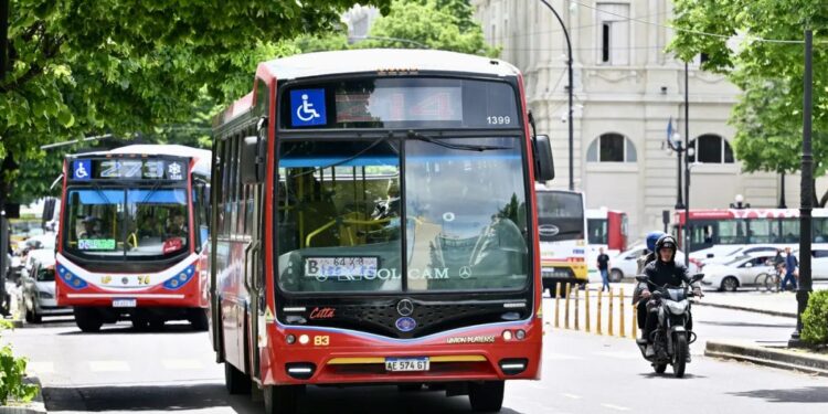 La Provincia asumió el control total de los subsidios al transporte y cerró el convenio con Nación