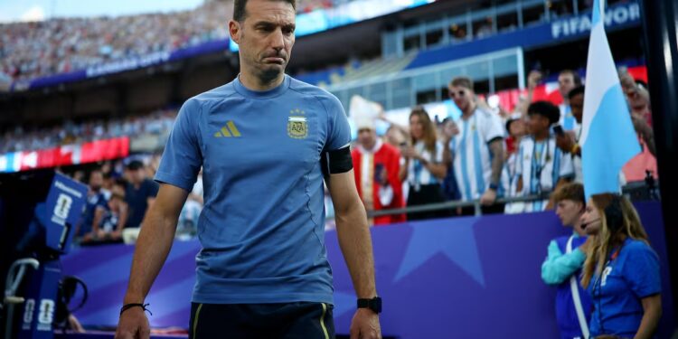 Scaloni analiza cambios en el equipo para enfrentar a Inglaterra