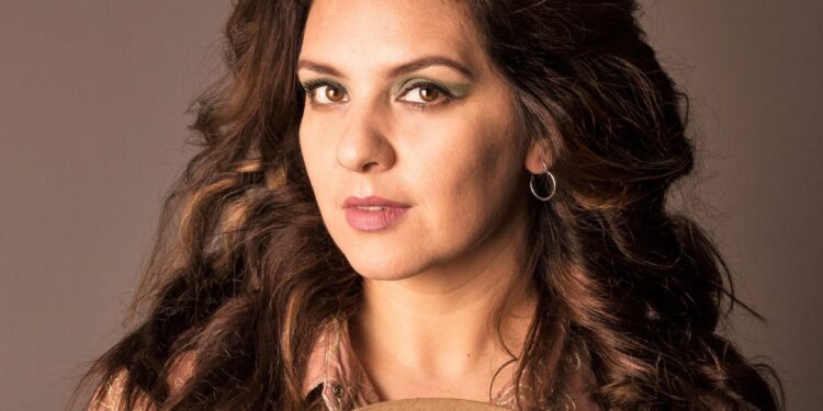 Vane Ruth llega por primera vez a Necochea para una noche de country y rock