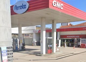 Encapuchados cargaron nafta, amenazaron con un arma y robaron $120.000