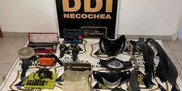 Allanamientos por un robo armado terminaron con dos aprehendidos y el secuestro de un arma, droga y partes de motos