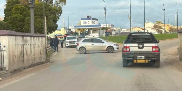 El tío de Gonzalo Alaniz cortó el Puente Colgante para reclamar la entrega del cuerpo