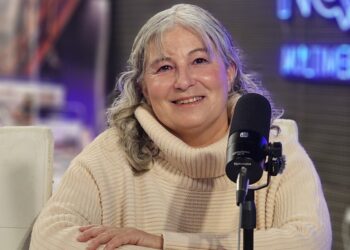 Claudia invita a descubrir la magia del origami en un taller para niños