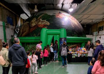 Un planetario móvil llega a Quequén con funciones sobre el universo, el océano y los dinosaurios