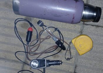 Aprehendieron a un adolescente cuando intentaba robar objetos de un auto