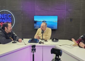 “Colgado de la Luna”: una invitación a imaginar, jugar y viajar al espacio desde el teatro