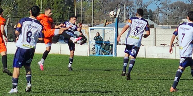 Villa Díaz Vélez se afianza en la cima y Estación Quequén sigue mandando