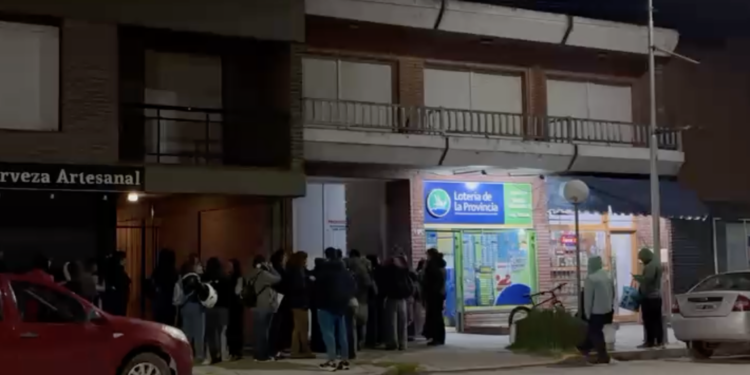 Más de 200 personas hicieron fila por dos puestos de trabajo: “Nunca vi algo así en 38 años”