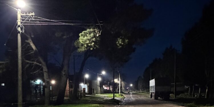 Quequén suma nuevas luminarias LED en distintos sectores