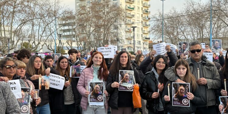 Con velas y en silencio, Necochea pidio por la Autovía 88: “No quiero otra familia destrozada”