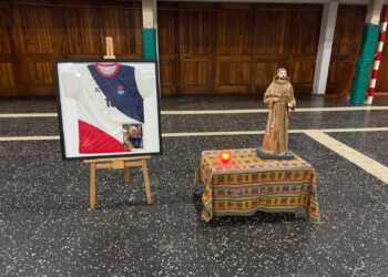 Emotivo homenaje a Anita en el regreso a clases: su camiseta quedará para siempre en el colegio