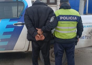 Entró a una vivienda, robó un celular y fue detenido a pocas cuadras