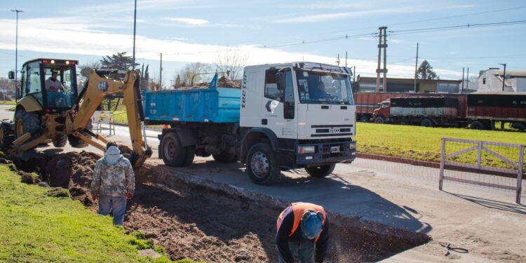 Avenida Almirante Brown: avanza la obra y ya se observa la transformación del principal acceso a Puerto Quequén