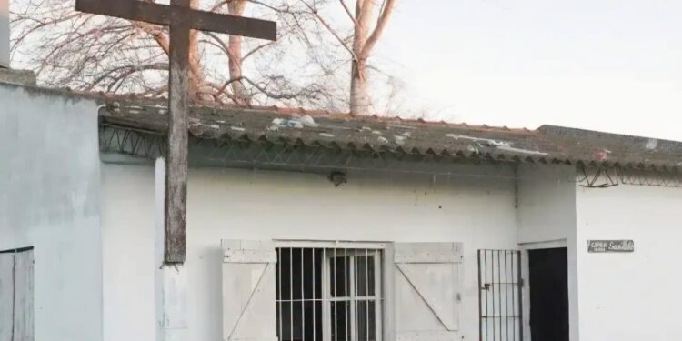 Robaron en dos capillas de Necochea y la comunidad respondió con una fuerte ola solidaria