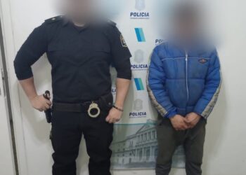 Aprehendieron a un hombre tras amenazar a su pareja y enfrentarse con la Policía