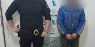 Aprehendieron a un hombre tras amenazar a su pareja y enfrentarse con la Policía