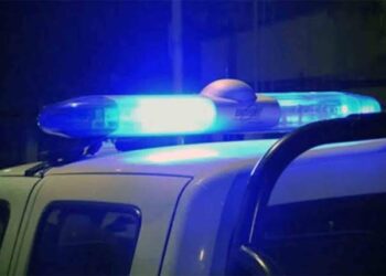 Robo a mano armada en una estación de servicio de Quequén: amenazaron a un playero y escaparon con dinero y un celular