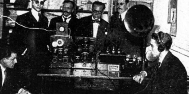 Los locos de la azotea: la historia detrás del nacimiento de la radio en Argentina