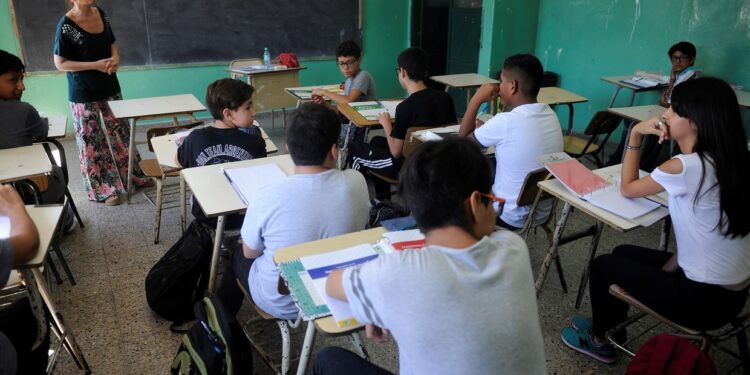 Preocupantes resultados de las pruebas PISA: casi 8 de cada 10 estudiantes argentinos no alcanzan el nivel básico en Matemática