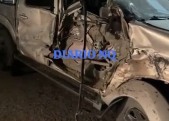 Picadas en Juan N. Fernández: uno de los autos perdió el control y terminó volcando