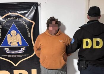 Allanamiento por amenazas y grooming en Necochea: secuestraron dispositivos electrónicos y un arma