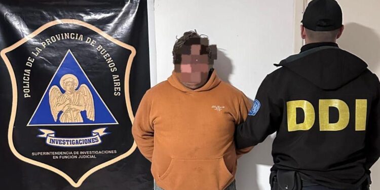 Allanamiento por amenazas y grooming en Necochea: secuestraron dispositivos electrónicos y un arma