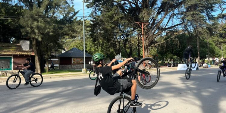 La primavera se hizo sentir: el buen clima acompañó los festejos en el Parque Miguel Lillo