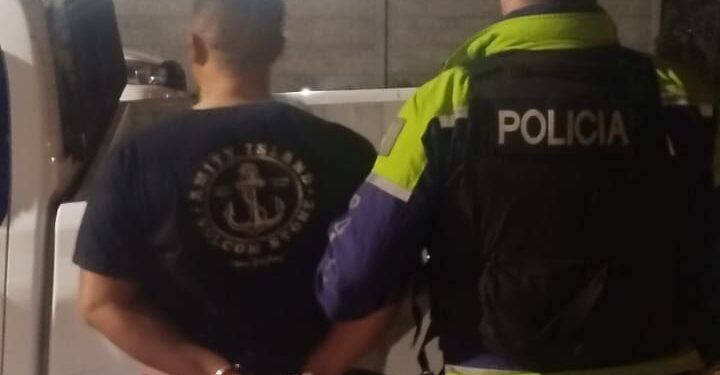 Gritos de auxilio alertaron a la Policía: un hombre fue aprehendido por agredir a una mujer en Quequén