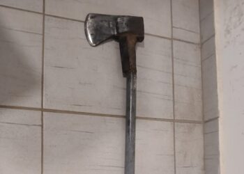 Aprehendido en Quequén tras atacar cámaras de seguridad con un hacha y amenazar a policías
