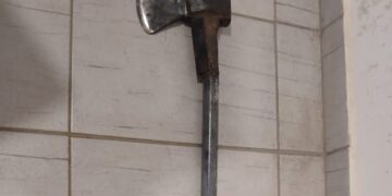 Aprehendido en Quequén tras atacar cámaras de seguridad con un hacha y amenazar a policías