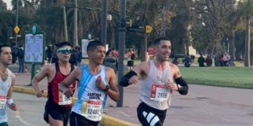 Federico Santibáñez brilló en la Maratón de Buenos Aires: fue 29° en la general y décimo entre los argentinos