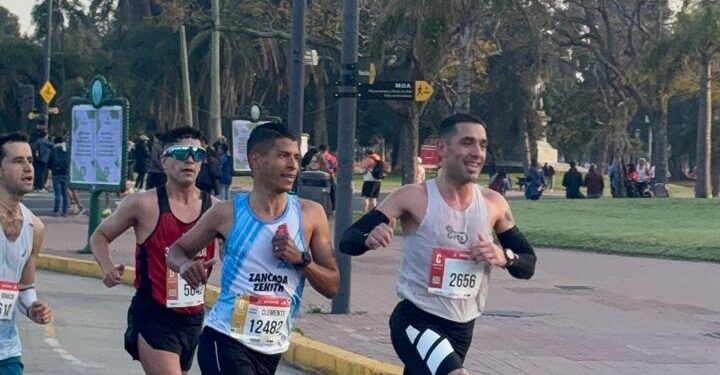 Federico Santibáñez brilló en la Maratón de Buenos Aires: fue 29° en la general y décimo entre los argentinos