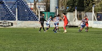 Rivadavia rescató un empate sobre el final y Huracán se quedó con un triunfazo