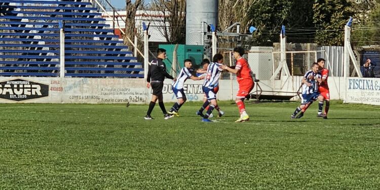 Rivadavia rescató un empate sobre el final y Huracán se quedó con un triunfazo