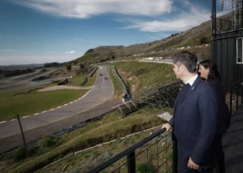 Kicillof reinauguró el Autódromo Juan Manuel Fangio de Balcarce tras 15 años sin competencias oficiales