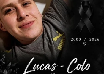 Conmoción en Mar del Plata: tenía 25 años, fue hallado muerto en una plaza y sus amigos buscan llevarlo a su ciudad natal