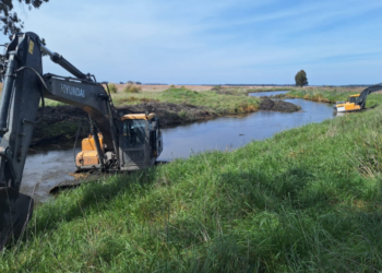Intensifican los trabajos en caminos rurales de Necochea tras las lluvias acumuladas durante el año