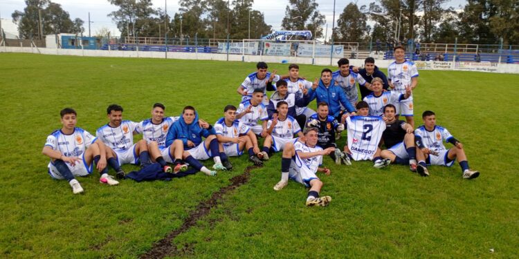 El Decano se hizo fuerte en Quequén y quedó a un paso del segundo puesto