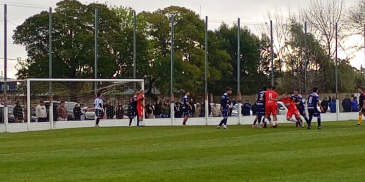 Regional Federal Amateur: Ministerio sufrió una goleada e Independiente San Cayetano perdió sobre el final