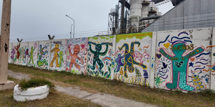 “Pintando la Paz”: inauguraron en Quequén un mural colectivo contra la violencia y el uso de armas