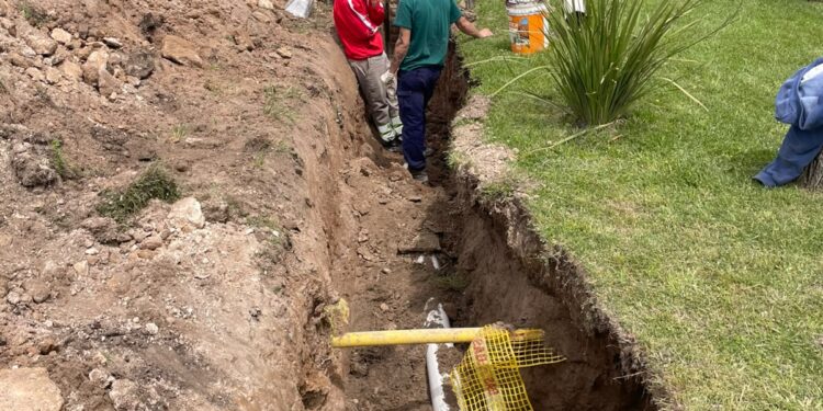 Avanzan las obras de cloacas en Necochea y Quequén para mejorar los servicios básicos en los barrios