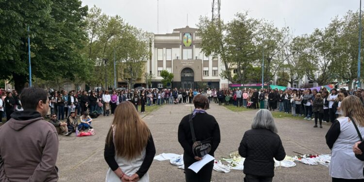 Marcha en Necochea por la docente asesinada: reclamaron justicia y mejores condiciones laborales