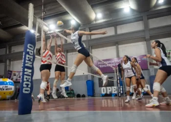 El Open Neco de vóley, puso primera en el polideportivo local